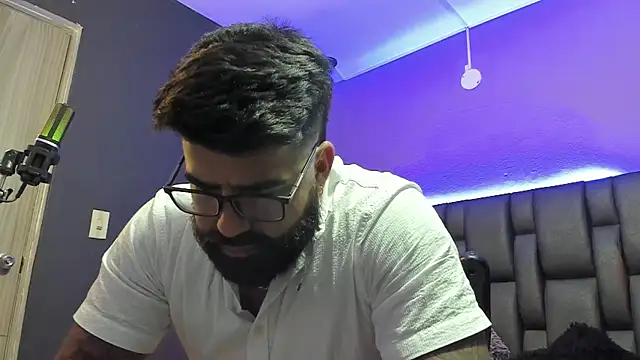 Lyon_vach live sex cam