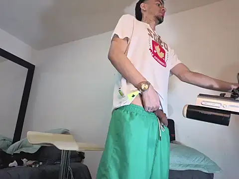 RyanMira's cam snapshot