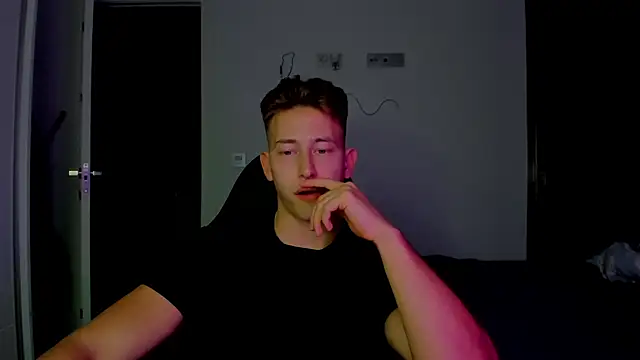 find0m_master's cam snapshot