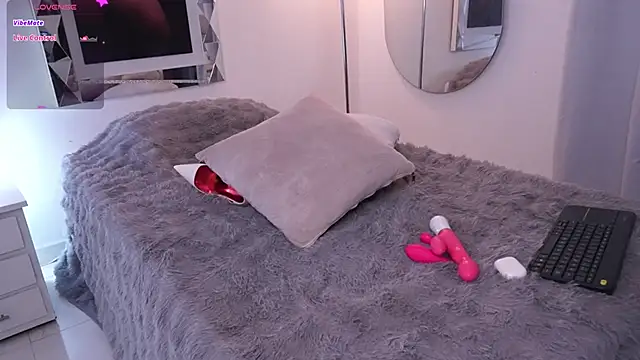 Alondrasparrow2's cam snapshot