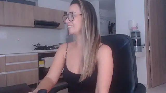 LovePaula live sex cam