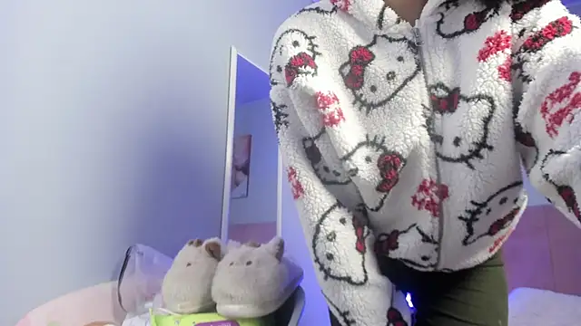 ela_petit's cam snapshot