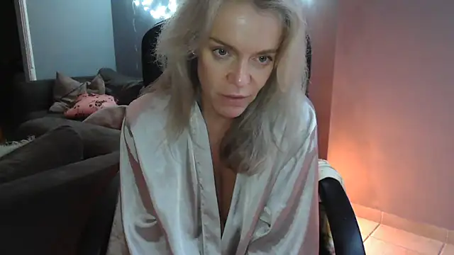 LadyMissNipsnLips's cam snapshot