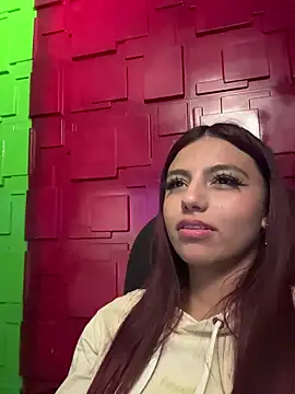 Emily-teen's cam snapshot