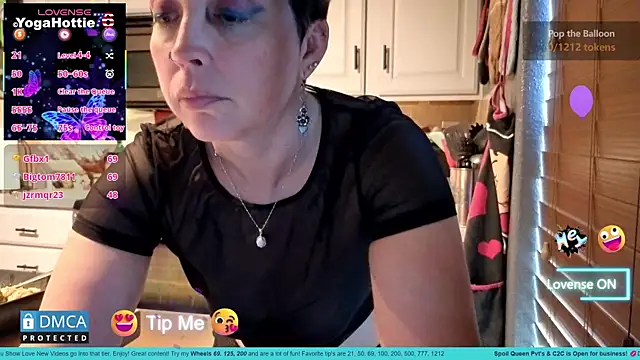 YogaHottie76's cam snapshot