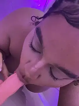 AlahiaFrequency's cam snapshot