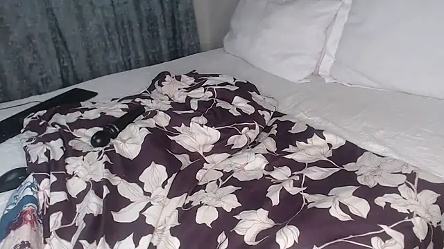 Bella_2025's cam snapshot