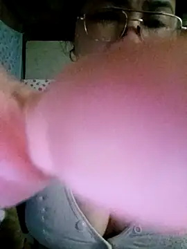 small-house123's cam snapshot