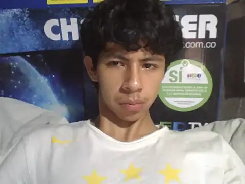 Carlos_Albert02's cam snapshot