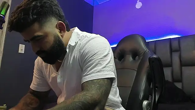 Lyon_vach live sex cam