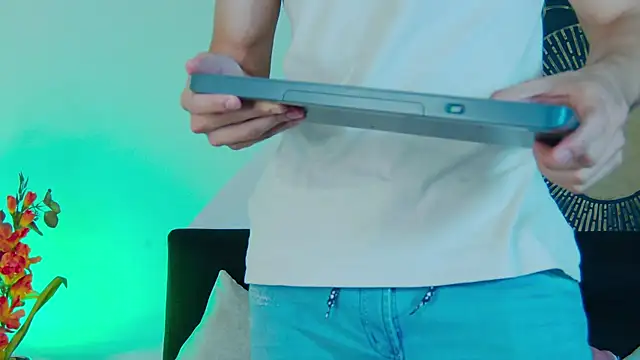 AlessioVitale's cam snapshot