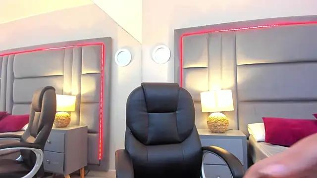 GabyMoreau's cam snapshot