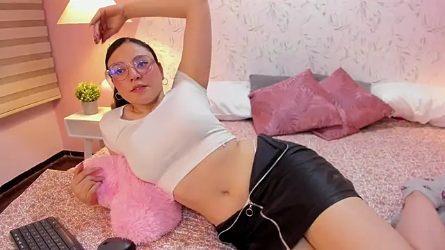 Angelie_Rosebrm's cam snapshot