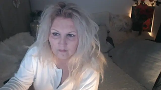 Divineblond's cam snapshot