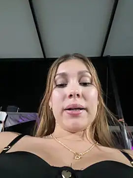 Nikii__ live sex cam