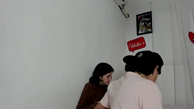 Laura_and_Kevin's cam snapshot