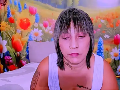 indianroxy's cam snapshot