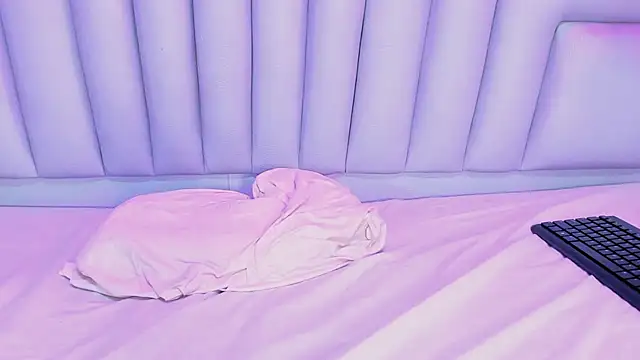 IrinaVoshh_'s cam snapshot