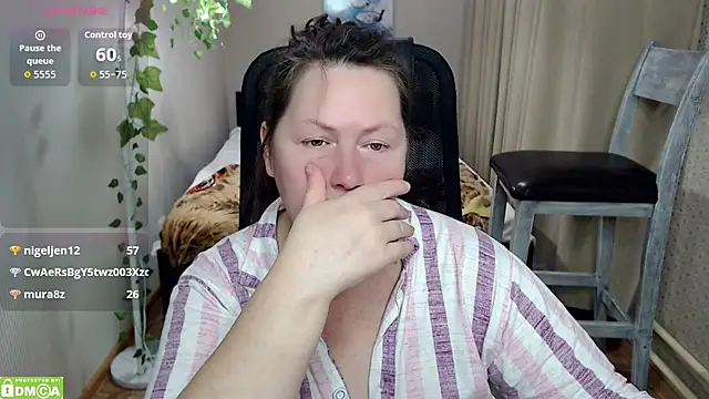 milf_hornys's cam snapshot