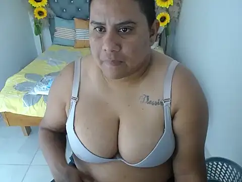 hotlesby_valery's cam snapshot