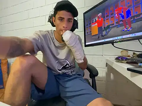 Max_TheHorseDick live sex cam