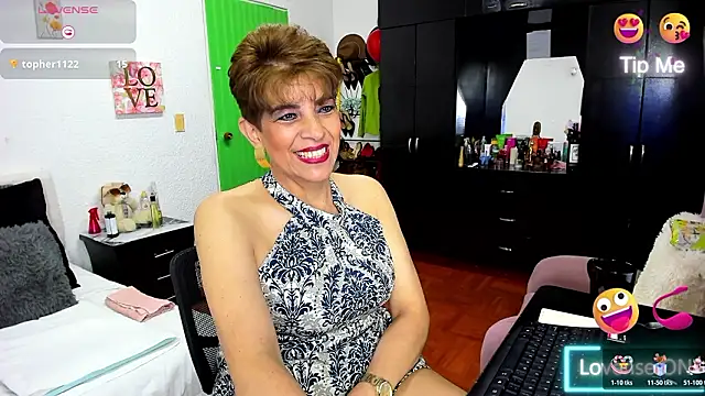 Angelina_Stone_65's cam snapshot