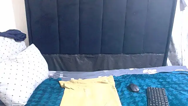 Peachesx25's cam snapshot