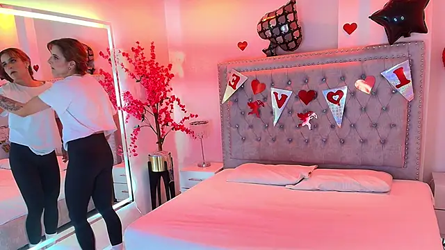 Juliieta_gray's cam snapshot