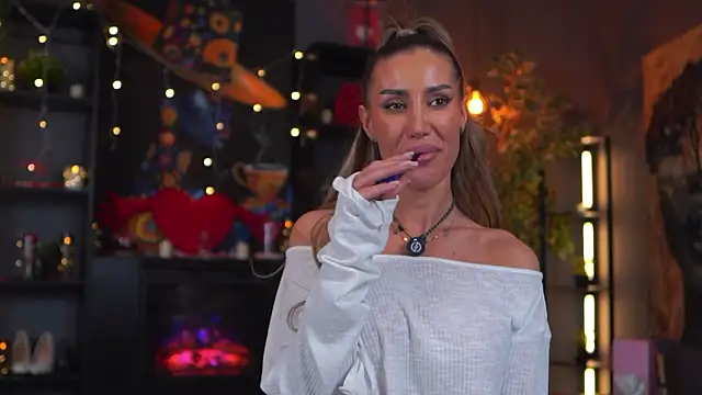 Evelyn_Evyyy live sex cam