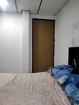 mialorents's cam snapshot