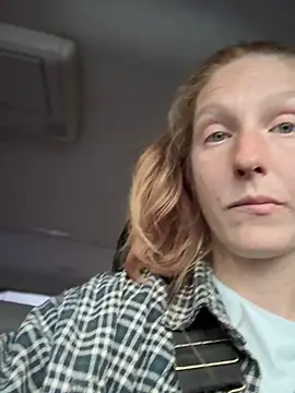 GoldenFlameGoddess live sex cam