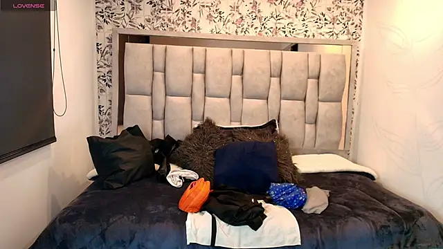 Emily__Cute__'s cam snapshot