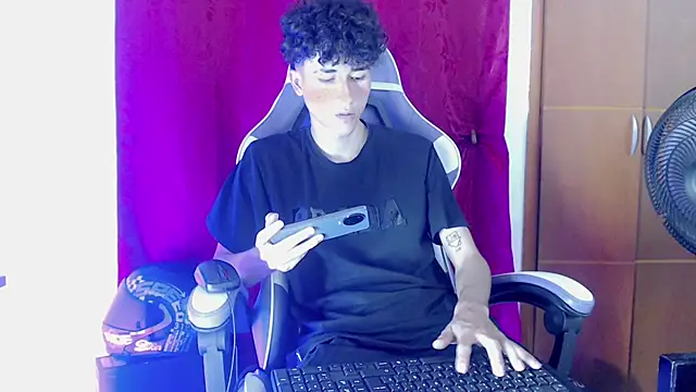 Johnny_cagee_ live sex cam