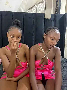 SexyPetitex25 live sex cam