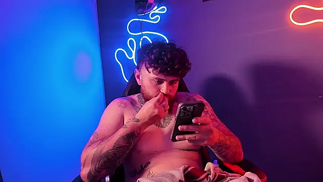 Ragnar_Larssen live sex cam