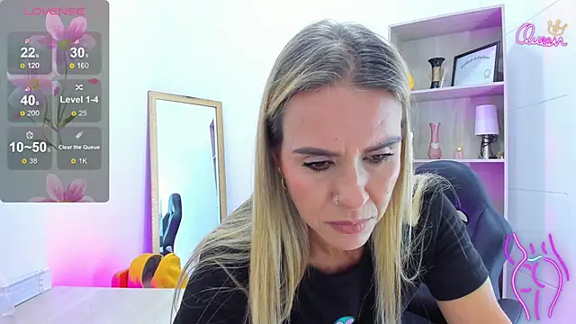 Evangeline_johns's cam snapshot