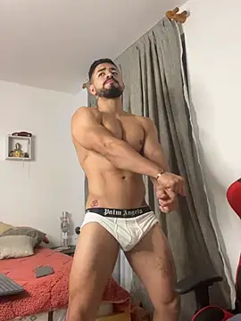 Ezzio_Scolaro live sex cam