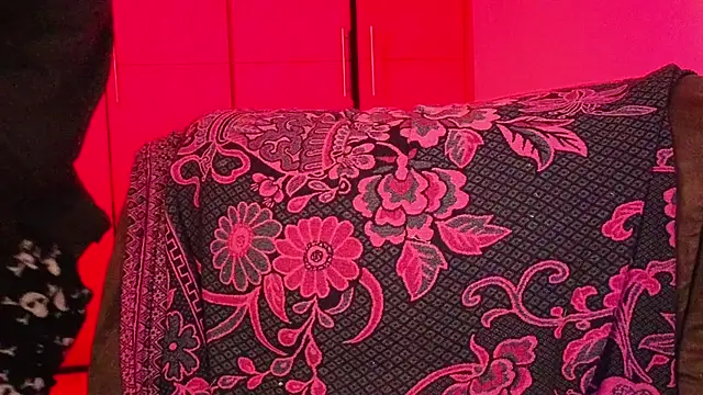 NEXT_DOOR_GIRL_'s cam snapshot