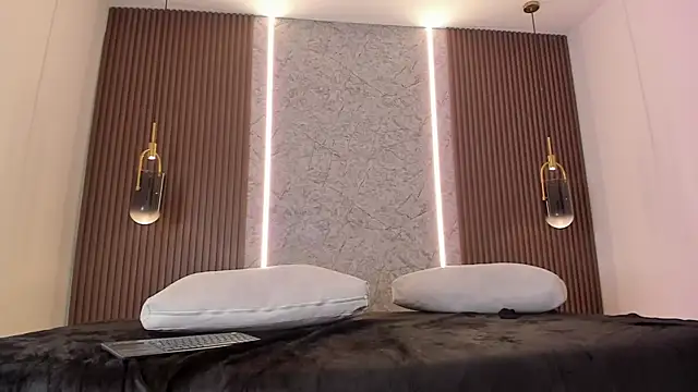 maye_wells_'s cam snapshot