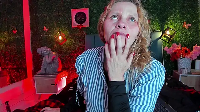 Evangelyne_rose's cam snapshot