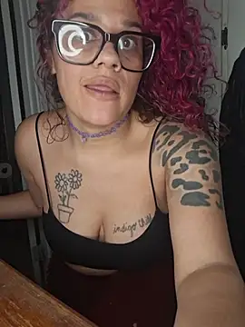 VelvetVixen_735's cam snapshot