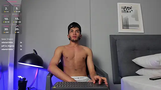 Tylerffoxx live sex cam