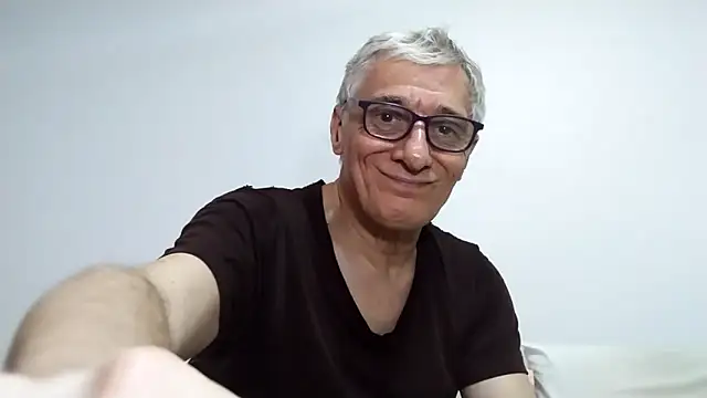 BIGUNCUTHARDCOCK live sex cam