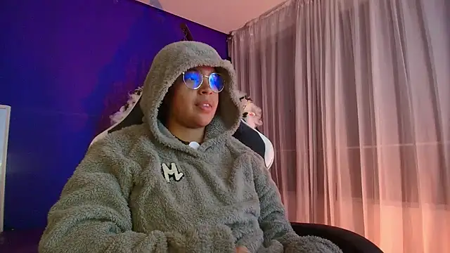 Emmapark_'s cam snapshot