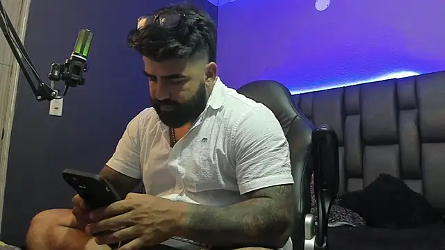 Lyon_vach live sex cam