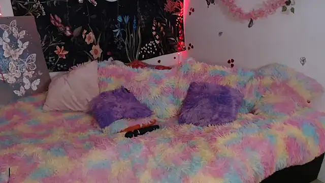 Emillyy_m's cam snapshot