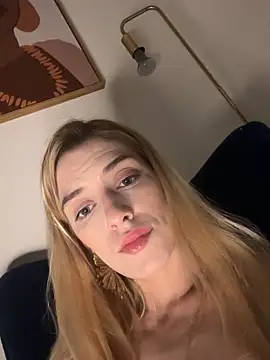 Bellalolahot's cam snapshot