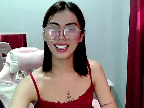 Ur_Slutty_Bitch live sex cam