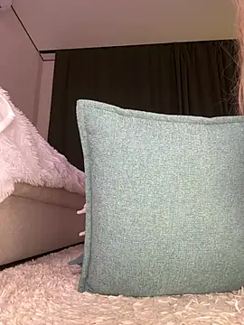 Luv_Doll's cam snapshot