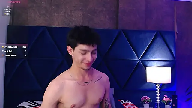 Logan_Woods live sex cam